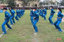 Xem 'chiến sỹ sao vuông' Nghi Xuân biểu diễn võ thuật đối kháng