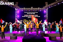 Sôi nổi chương trình nghệ thuật 'Tháng 3 - Phố và em'