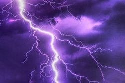 Chữ và nghĩa: Sấm trước cơn sấm no…