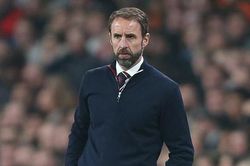 Southgate bị chỉ trích vì bảo vệ Maguire không đúng lúc