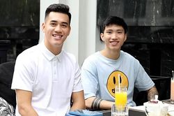 Tiến Linh và Văn Hậu giành nhau đồ ăn, Hùng Dũng vào 'tuýt còi'