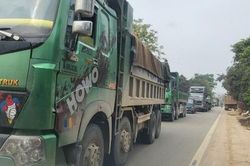 Thanh Hóa: Xe quá khổ, quá tải rầm rập trên quốc lộ