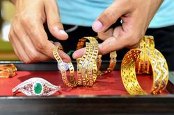 Giá vàng châu Á phục hồi trong phiên 30/3