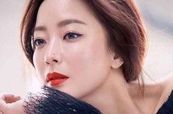 Dùng mật ong đúng cách trong ăn uống giúp Kim Hee Sun U50 vẫn dáng đẹp, da căng mọng