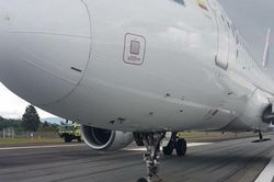 Colombia: Máy bay hạ cánh khẩn cấp do sự cố, hàng chục nghìn người bị ảnh hưởng