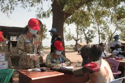 Thông điệp bảo vệ môi trường của các bác sỹ mũ nồi xanh ở Nam Sudan