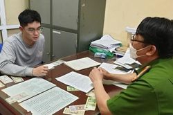 Thanh niên ôm 'bom xăng' vào ngân hàng dọa đốt nhằm cướp để trả nợ 2 tỷ đồng