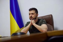 Tổng thống Zelensky cách chức hai tướng an ninh