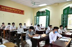 Đề thi tham khảo kỳ thi tốt nghiệp THPT 2022: Môn Toán thử thách lấy điểm tuyệt đối