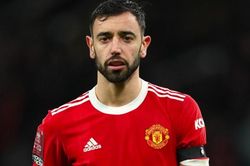 Man United giữ chân thành công tiền vệ Bruno Fernandes