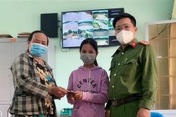 Nữ sinh nghèo nhặt được cọc tiền nhờ Công an xã tìm người đánh rơi