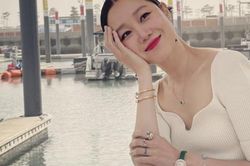 Gong Hyo Jin - phù dâu may mắn: Ngoài 40 tuổi vẫn cực trẻ đẹp nhờ skinkcare bằng 1 chiếc thìa
