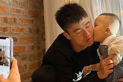 Vợ chồng Duy Mạnh vất vả chụp ảnh cùng con trai đầu lòng