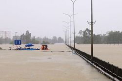 Miền Trung tiếp tục phải hứng chịu mưa lớn