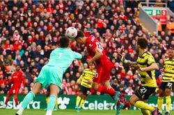 Đánh bại Watford 2-0, Liverpool độc chiếm ngôi đầu từ Man City