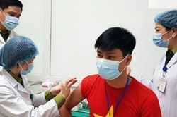 TPHCM: Nhiều người trong nhóm nguy cơ cao chưa tiêm vắc xin ngừa COVID-19