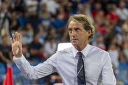 Roberto Mancini thức tỉnh muộn màng