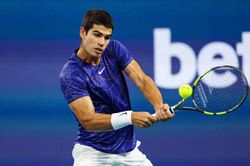 Bán kết Miami Open: Đánh bại đương kim vô địch, tay vợt trẻ Alcaraz giành vé vào chung kết