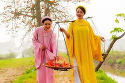 Nghệ sĩ Trà My, Thanh Thanh Hiền khoe sắc với hoa gạo