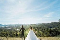 Rất nhiều cặp vợ chồng cảm thấy hối hận vì chi nhiều tiền cho việc này khi kết hôn
