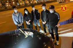 Kiểm tra ô tô chở 5 'nam thanh nữ tú', phát hiện 2 dao giấu trong xe