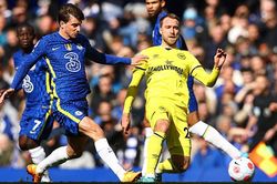 Chelsea thua thảm trên sân nhà, Man City củng cố ngôi đầu