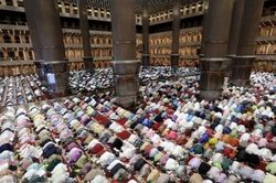 Tháng lễ Ramadan bắt đầu trong nỗi lo về lương thực