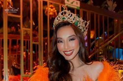 Thùy Tiên đẹp lộng lẫy tựa 'nữ thần' với váy lông vũ trong hoạt động cuối cùng ở Colombia