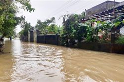 Thừa Thiên-Huế: Một phụ nữ bị nước lũ cuốn trôi khi đang đi chợ