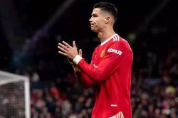 Vì sao Ronaldo vắng mặt ở trận Man United 1-1 Leicester?