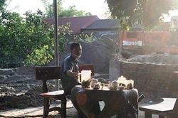 Bây giờ ông sống cho ông