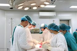 Người phụ nữ nguy kịch vì tự phá thai tại nhà