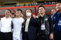 Bầu Hiển dặn Quang Hải 'nhất định phải thành công'