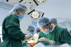 Vị bác sĩ tận tâm hỗ trợ chống dịch, làm đẹp cho người