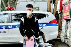 Xử lý 2 thanh niên, thiếu niên đi xe máy 'bốc đầu' xe