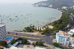 Đoàn đại biểu Quốc hội họp chuyên đề, nhiều chủ tịch huyện, thị 'vắng bất ngờ'