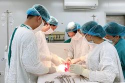 Thầy thuốc hiến máu cứu sản phụ băng huyết do tự ý phá thai
