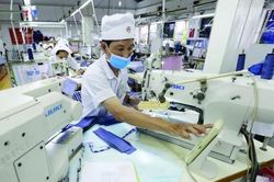 Nền kinh tế đang phục hồi tích cực nhưng vẫn cần 'liều thuốc bổ'