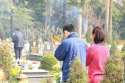 Tết Thanh Minh hay Tết Hàn Thực, dù gì cũng đừng cực đoan