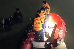Xuyên đêm tìm 5 học sinh Thanh Hóa mất tích trên sông
