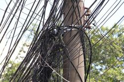 Bình Dương xóa 'ma trận, mạng nhện' cáp quang đu đeo các trụ điện