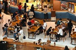 Singapore nối lại hoạt động kinh doanh dịch vụ giải trí về đêm