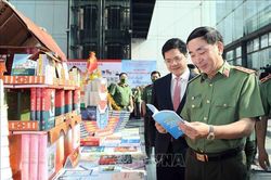 Phát động xây dựng 'Tủ sách Hồ Chí Minh' trong Công an nhân dân