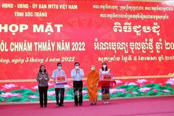 Phó Thủ tướng Phạm Bình Minh dự họp mặt Tết Chol Chnam Thmay của đồng bào Khmer