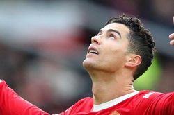 Rooney: MU nên loại bỏ Ronaldo và Pogba