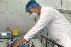 Phẫu thuật thành công bệnh nhân bị tắc động mạch chi và tim bẩm sinh nặng