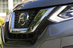 Ép khách hàng mua thêm phụ kiện, hai đại lý Nissan bị phạt gần 500.000 USD