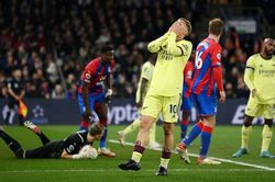 Arsenal thua thảm Crystal Palace, Conte cười sướng