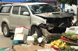Khởi tố vụ ôtô biển xanh tông chết 2 người