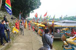 Không tái diễn cảnh 'ném' vàng mã xuống sông Hương